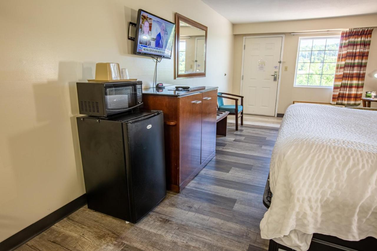 Non Smoking Deluxe King Room