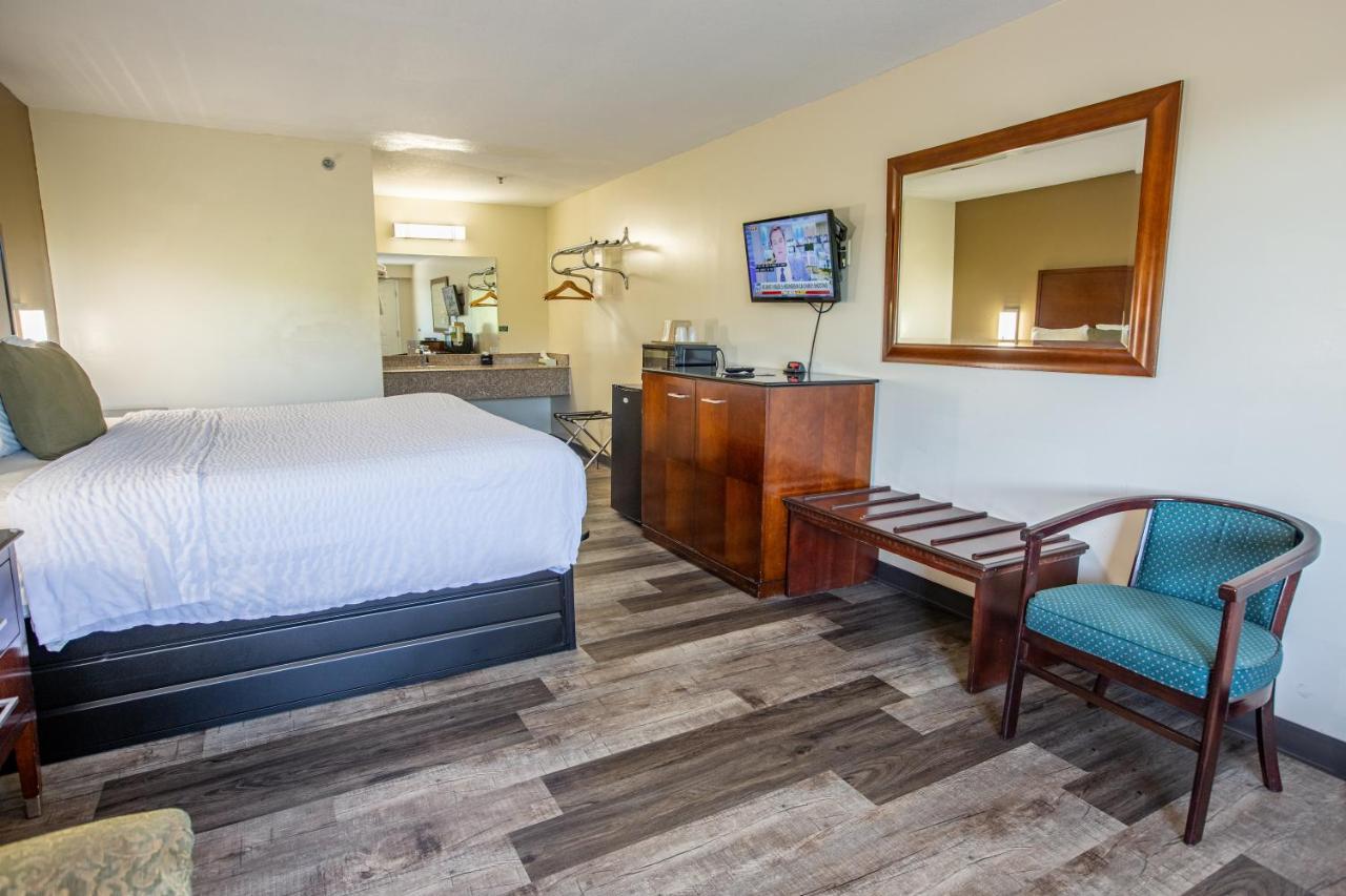 Non Smoking Deluxe King Room